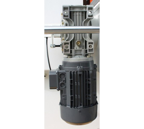 Розсувний циркулярний верстат, форматний верстат REMA FX 400, скребковий верстат для облицювання кромок OPTIMAT ONE, полірувальний верстат, багатошпиндельний свердлильний верстат Maggi BS21 Prestige, витяжка тирси Optimat OT 6500 м3/год серії 200